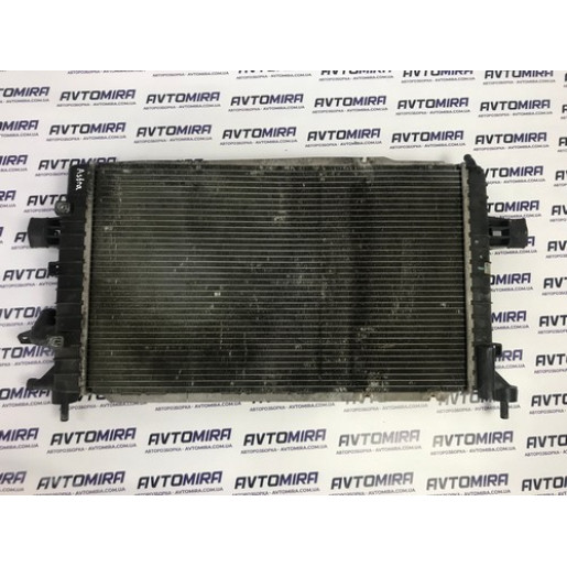Радиатор охлаждения двигателя Opel Astra H 2004-2010 13128925